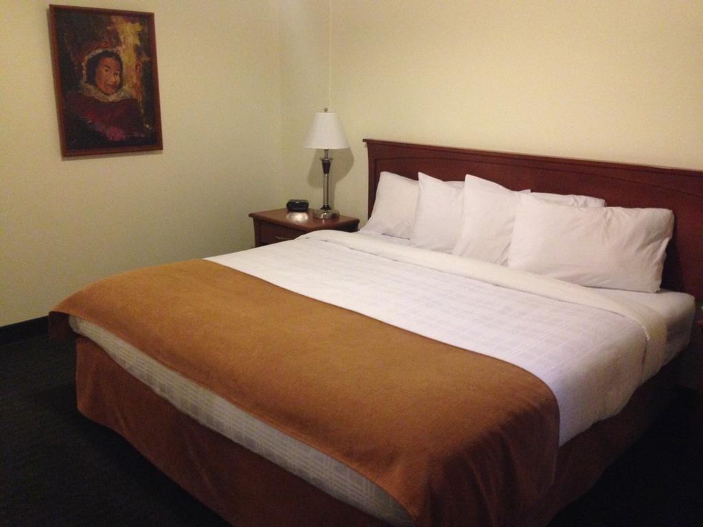 Ptarmigan Inn Hay River Zimmer foto