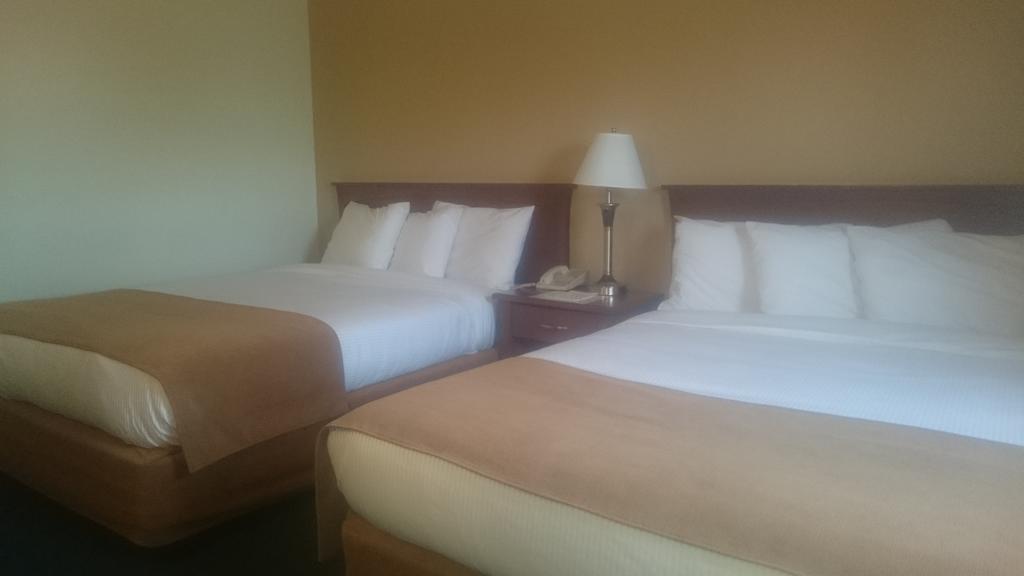 Ptarmigan Inn Hay River Zimmer foto