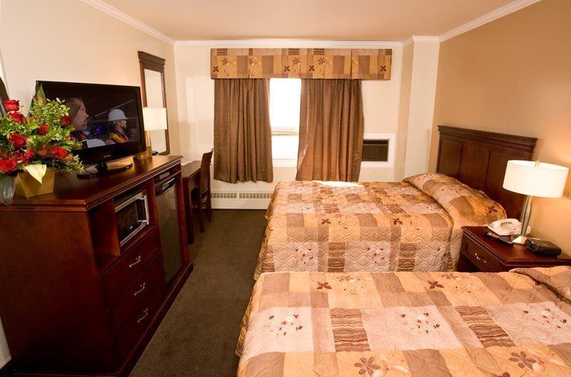Ptarmigan Inn Hay River Exterior foto